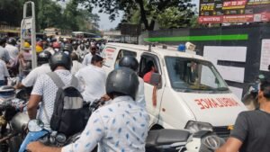 मानगो पुल पर भीषण जाम, एंबुलेंस भी फंसी; घंटों परेशान रहे लोग