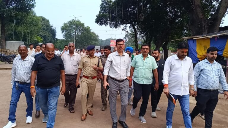 जमशेदपुर में दुर्गा पूजा पंडालों का डीसी-एसएसपी ने किया निरीक्षण, सुरक्षा व्यवस्था दुरुस्त रखने के निर्देश