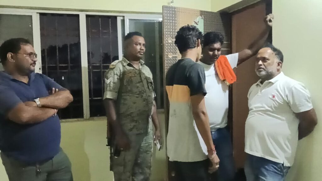 जमशेदपुर के चाणक्यपुरी में युवक का शव फंदे से लटका मिला, जांच में जुटी पुलिस