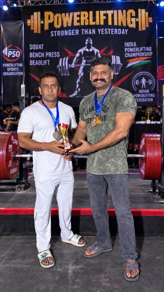 जमशेदपुर के महेश मिश्रा ने बंगाल में जीता गोल्ड, 140 किलो बेंच प्रेस उठाकर बने ऑल ओवर स्ट्रॉन्ग मैन