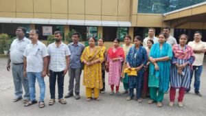डीसी कार्यालय पहुंचे पुड़ीहासा के ग्रामीण, अभियंता और संवेदक के लोगो पर पैसे लेकर रास्ता छोड़ने व धमकी देने का आरोप