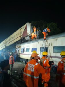 बण्डामुण्डा सीएफ यार्ड में मध्यरात्रि को रेल दुर्घटना की मॉक ड्रिल,टाटानगर रेल सिविल डिफेंस के 27 जवानों ने संभाला मोर्चा