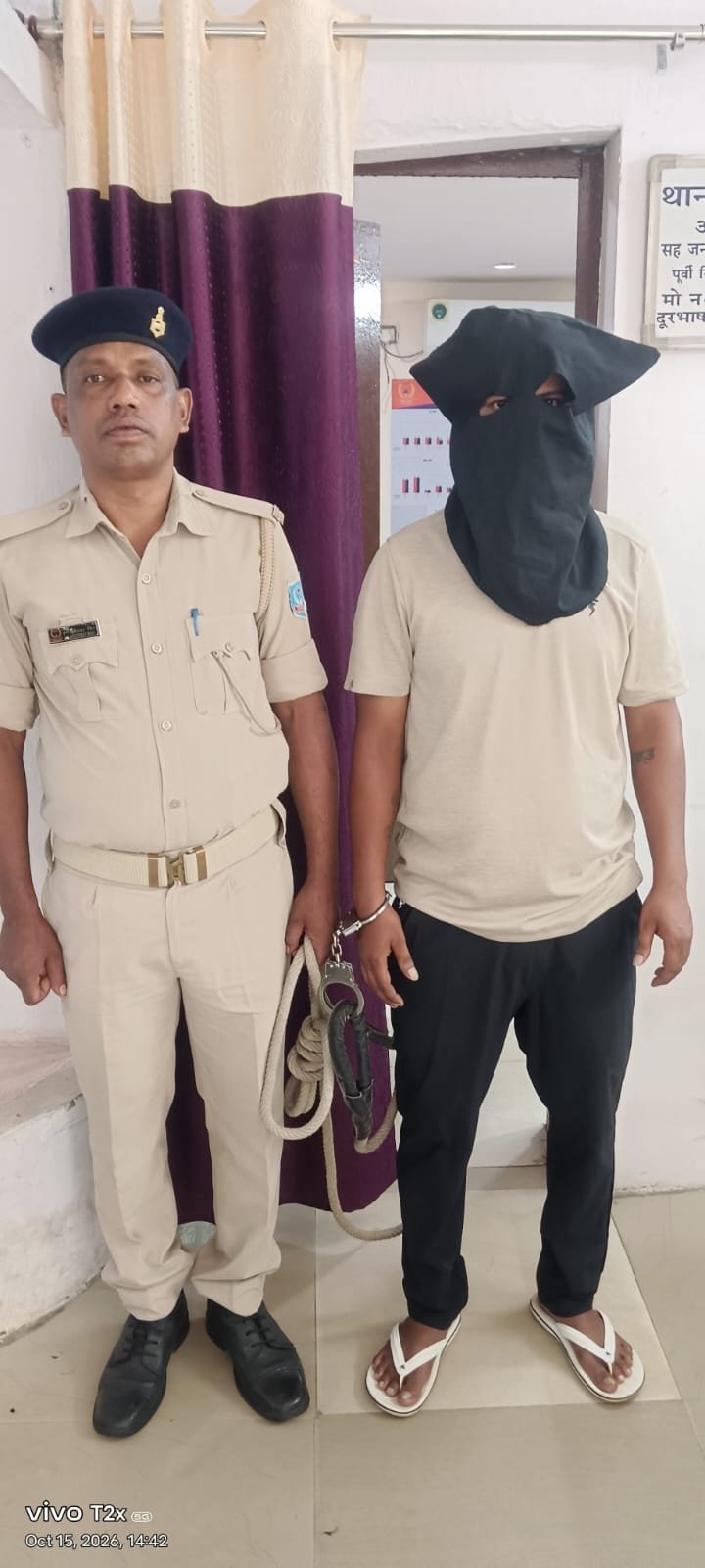 जमशेदपुर: जिला बदर अपराधी सोनू शंख उर्फ चड्डे गिरफ्तार, उलीडीह बस्ती में पुलिस ने की छापेमारी