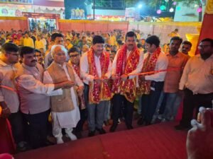जमशेदपुर में एरिया दुर्गा पूजा समिति के पंडाल का उद्घाटन, डीसी राजीव रंजन और टाटा स्टील के वीपी डीबी सुंदररामम रहे मौजूद
