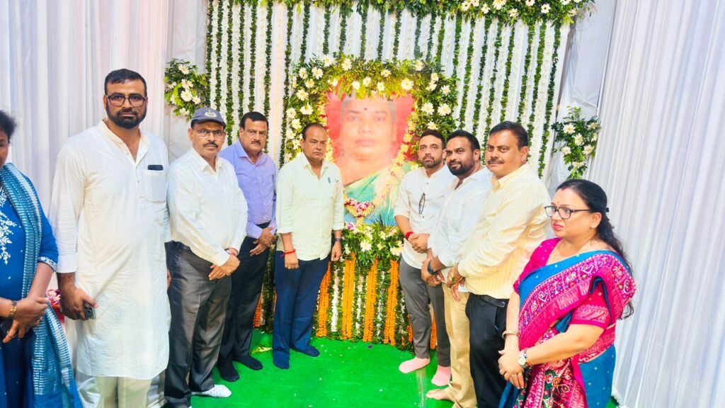 कुणाल षाड़ंगी ने नेमरा में सीएम हेमंत सोरेन से की मुलाकात, गुरुमाता रूपी सोरेन को दी श्रद्धांजलि