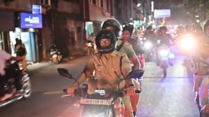 दुर्गा पूजा को लेकर जमशेदपुर पुलिस अलर्ट, एसएसपी एहतेशाम वकारिब और एसपी सिटी ने की बाइक पेट्रोलिंग