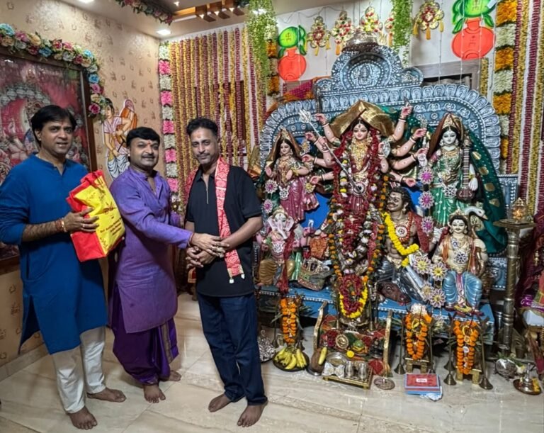 जमशेदपुर: सीतारामडेरा के अम्बिका सत्संग भवन में भाजपा युवा नेता देवाशीष झा ने की मां भगवती की संध्या आरती, शहरवासियों को दी नवरात्रि की शुभकामनाएं