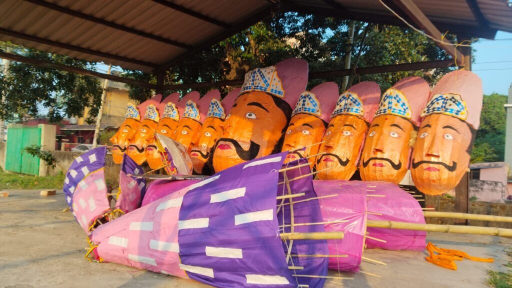 जमशेदपुर में विजयादशमी पर 51 फीट के रावण का होगा दहन, 3 लाख रुपये में बन रहा पुतला