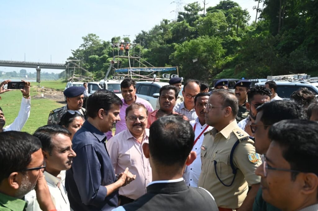 जमशेदपुर में दुर्गा प्रतिमा विसर्जन को लेकर प्रशासन अलर्ट, उपायुक्त और एसएसपी ने घाटों का किया निरीक्षण