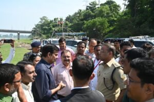 जमशेदपुर में दुर्गा प्रतिमा विसर्जन को लेकर प्रशासन अलर्ट, उपायुक्त और एसएसपी ने घाटों का किया निरीक्षण