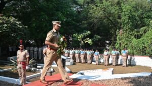 जमशेदपुर में पुलिस स्मृति दिवस पर शहीद जवानों को श्रद्धांजलि, परिजनों को शॉल और पुष्पगुच्छ देकर किया सम्मानित