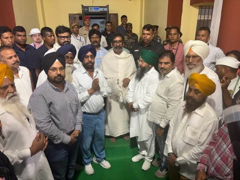झारखंड सिख समन्वय समिति के प्रतिनिधिमंडल ने मुख्यमंत्री हेमंत सोरेन से की मुलाकात,माता स्व. रूपी सोरेन को दी श्रद्धांजलि