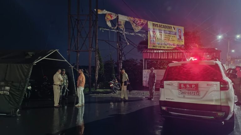 जमशेदपुर में एसएसपी ने डोबो और कदमा चेक पोस्टों का किया निरीक्षण, वाहन जांच में सतर्कता के निर्देश