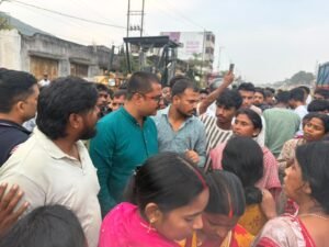 जमशेदपुर के मुखियाडांगा में सड़क हादसे में काली पदों कर्मकार की मौत, मुआवजे के लिए सड़क जाम
