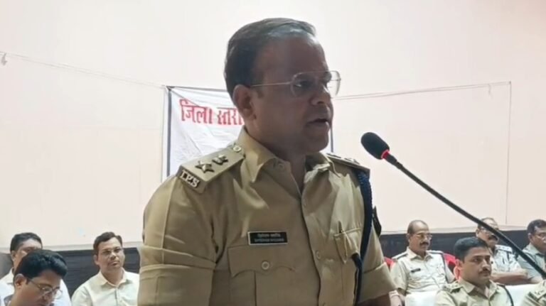 जमशेदपुर में दुर्गा पूजा को लेकर प्रशासन और पूजा समितियों की बैठक, व्यवस्थाएं समय पर पूरी करने पर जोर