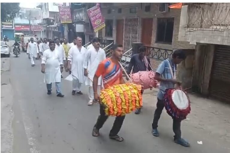 जमशेदपुर के जुगसलाई दुर्गाबाड़ी ट्रस्ट ने महालया पर निकाली शोभायात्रा, चंडी पाठ के साथ मां दुर्गा का स्वागत
