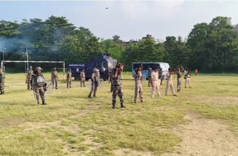 दुर्गा पूजा को लेकर अलर्ट मोड में जमशेदपुर पुलिस, वाटर कैनन और टियर गैस गन के साथ मॉक ड्रिल