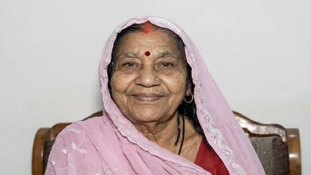 झारखंड के पूर्व स्वास्थ्य मंत्री रामचंद्र चंद्रवंशी की पत्नी तेतरी देवी का निधन, शनिवार को कोयल नदी तट पर होगा अंतिम संस्कार