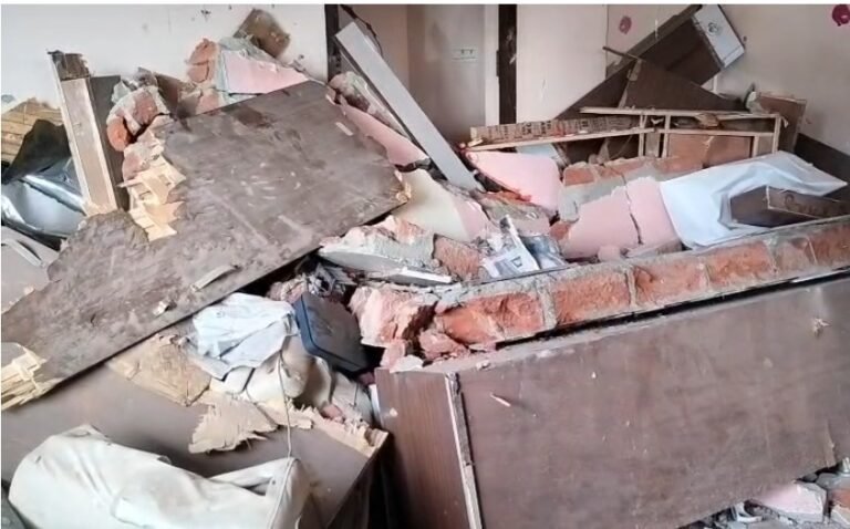 बोकारो के बारी को-ऑपरेटिव में आधी रात को जोरदार धमाका से घर क्षतिग्रस्त, बाल-बाल बचे 5 लोग