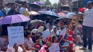 खूंटी: प्रिंसिपल फादर बेनेदिक्त बारला पर कातिलाना हमले के खिलाफ सड़क पर उतरा समाज, बाजार कराया बंद