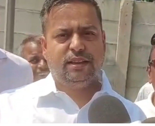 सी टू तालाब के पास सड़क घेरने के प्रयास का स्थानीय लोगों ने किया विरोध, विधायक प्रतिनिधि के हस्तक्षेप से रुका काम