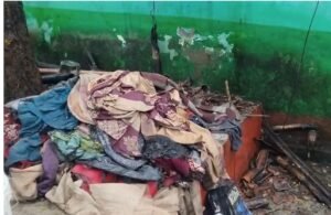 गोलमुरी के केबुल बस्ती में खपरैल मकान में लगी आग, घरेलू सामान जलकर राख