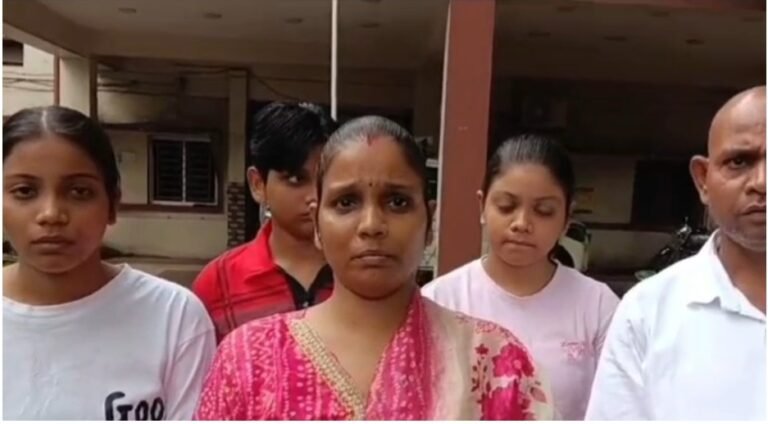 जमशेदपुर: महिला ने परिवार के सदस्यों पर मारपीट और नाबालिग बेटी से दुर्व्यवहार का लगाया आरोप, एसएसपी से लगाई गुहार
