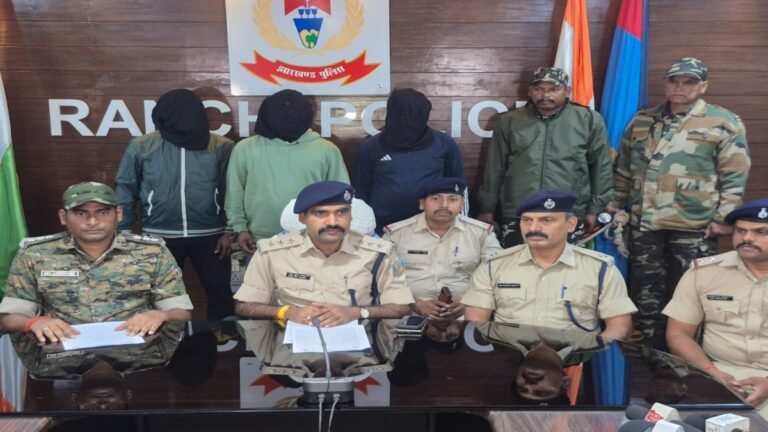 रांची में राजस्व कर्मी लक्ष्मीकांत मुंडा हत्याकांड का खुलासा, तीन आरोपी गिरफ्तार