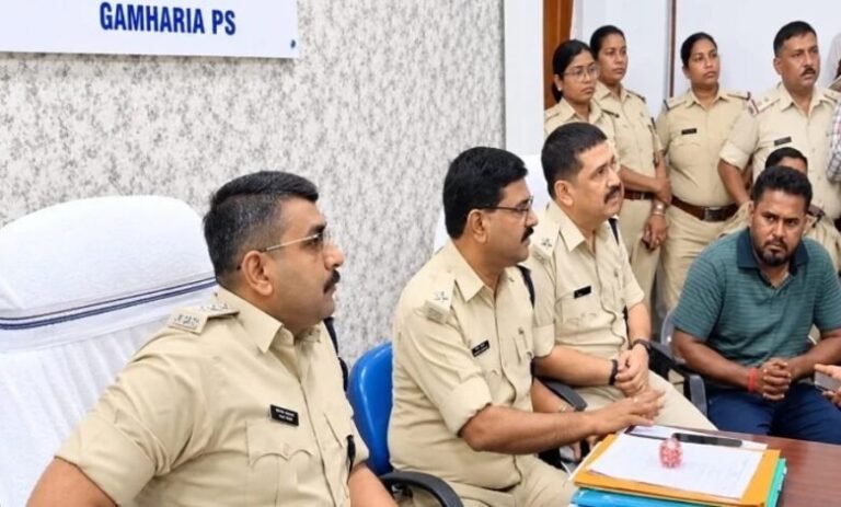 गम्हरिया थाने में महिला से दुष्कर्म मामले में एसपी का बड़ा एक्शन, थाना प्रभारी समेत चार पुलिसकर्मी सस्पेंड; आरोपी सिपाही गिरफ्तार